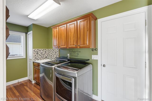 9211 Meadow Ridge, Grand Blanc Charter Township, MI 48439