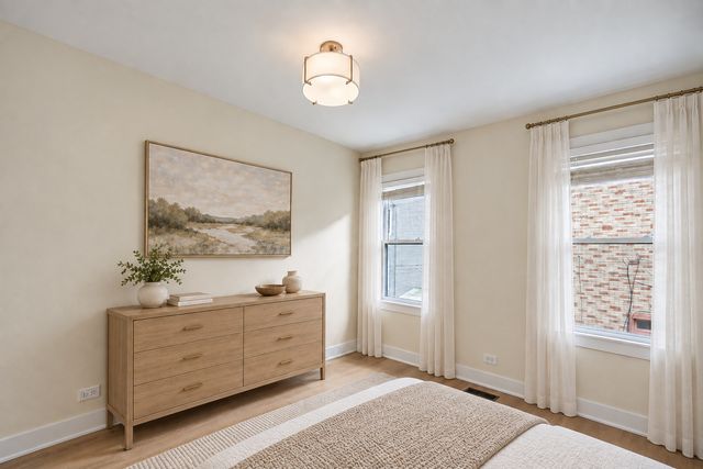 1328 W Nelson Street CH, Chicago, IL 60657
