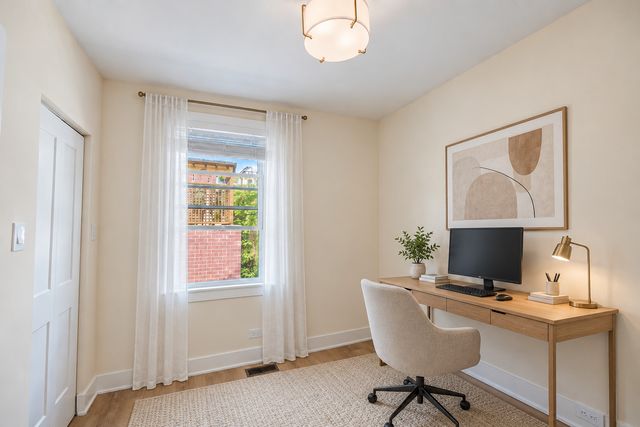 1328 W Nelson Street CH, Chicago, IL 60657
