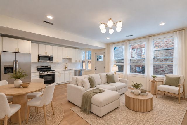 1328 W Nelson Street CH, Chicago, IL 60657