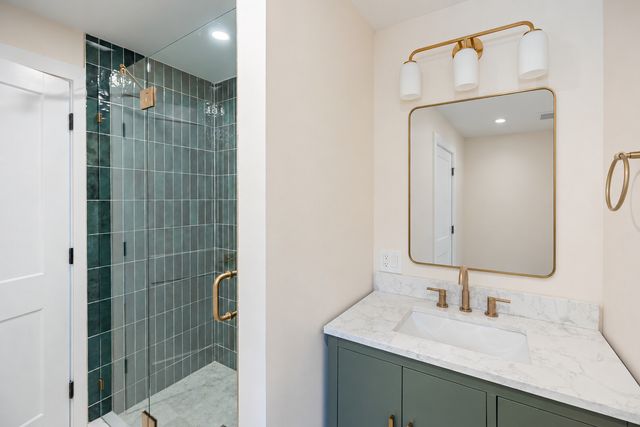 1328 W Nelson Street CH, Chicago, IL 60657