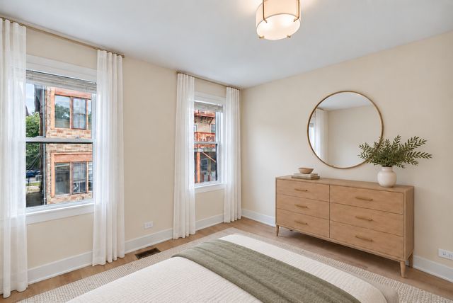 1328 W Nelson Street CH, Chicago, IL 60657