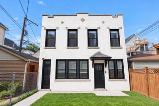 1328 W Nelson Street CH, Chicago, IL 60657