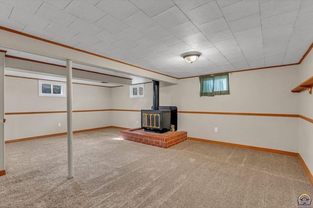 3129 SW Grand CT, Topeka, KS 66614