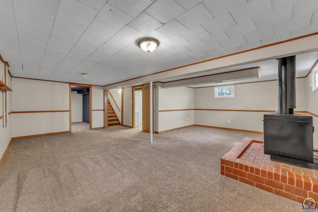 3129 SW Grand CT, Topeka, KS 66614