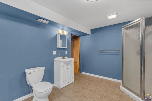 3129 SW Grand CT, Topeka, KS 66614