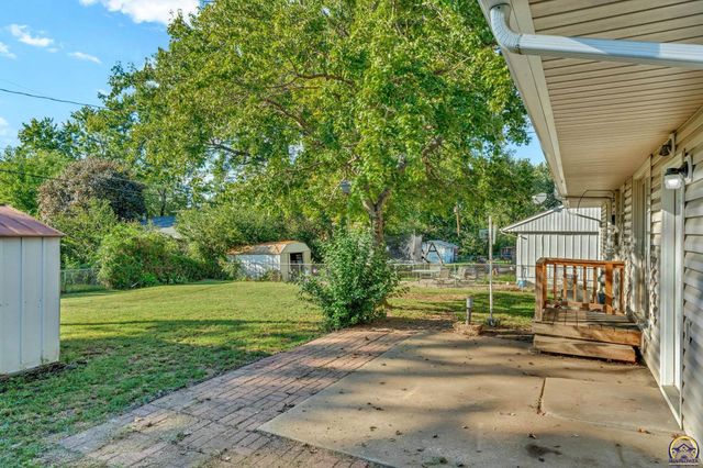3129 SW Grand CT, Topeka, KS 66614