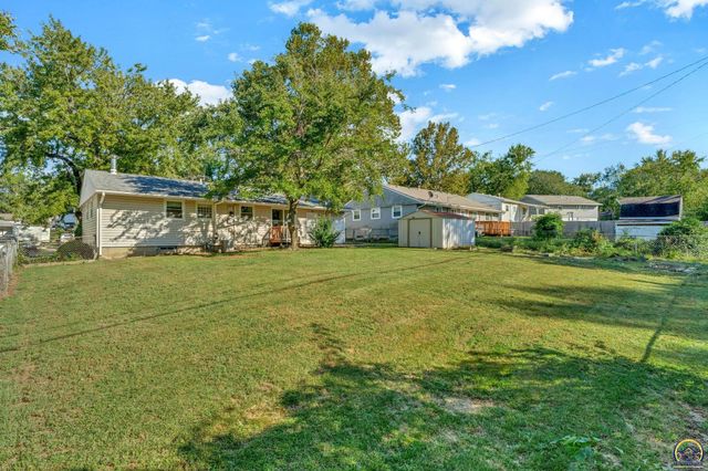 3129 SW Grand CT, Topeka, KS 66614
