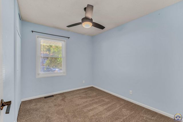 3129 SW Grand CT, Topeka, KS 66614