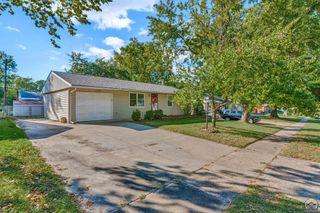 3129 SW Grand CT, Topeka, KS 66614