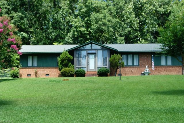 365 Cedar Circle, Thomasville, NC 27360