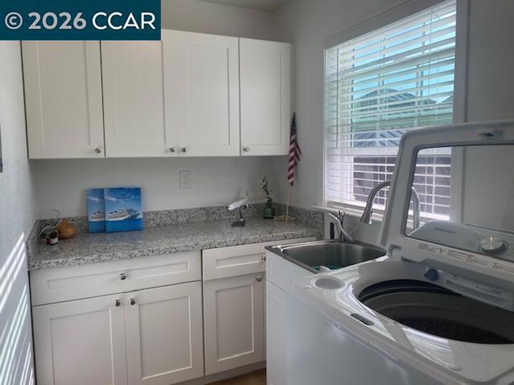 Image 8 of property listing at 559 43rd Street, Richmond, CA 94805
