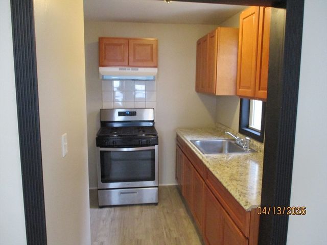 15 Dana St, Lowell, MA 01850
