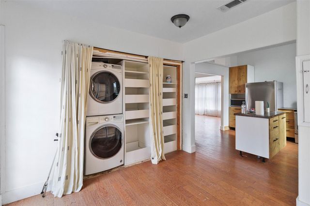 323 Cedar LN, Cedar Creek, TX 78612