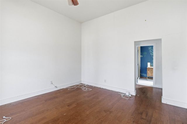 323 Cedar LN, Cedar Creek, TX 78612