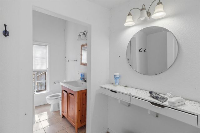 323 Cedar LN, Cedar Creek, TX 78612