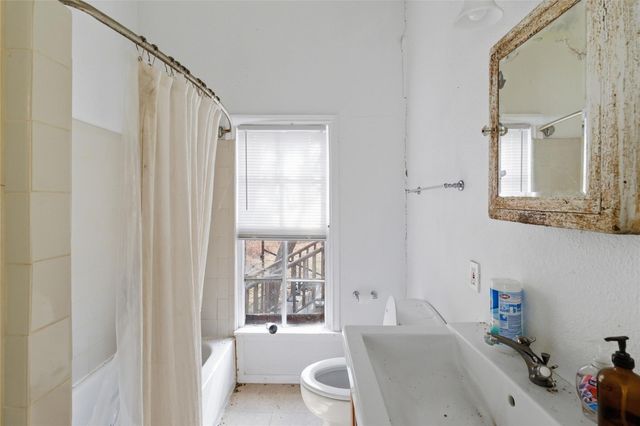 323 Cedar LN, Cedar Creek, TX 78612