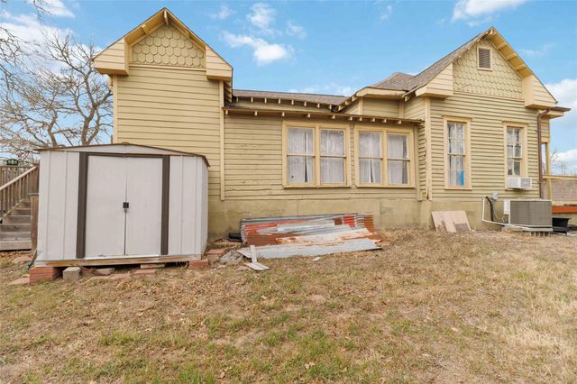 323 Cedar LN, Cedar Creek, TX 78612