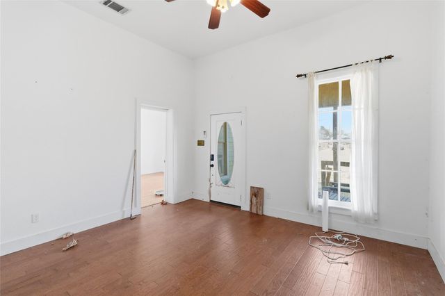 323 Cedar LN, Cedar Creek, TX 78612