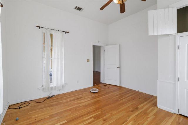 323 Cedar LN, Cedar Creek, TX 78612