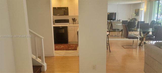 3401 N Country Club Dr 110, Aventura, FL 33180