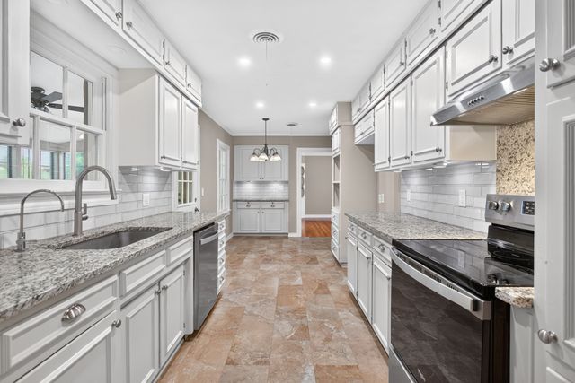 202 S Tower Street, Weatherford, TX 76086