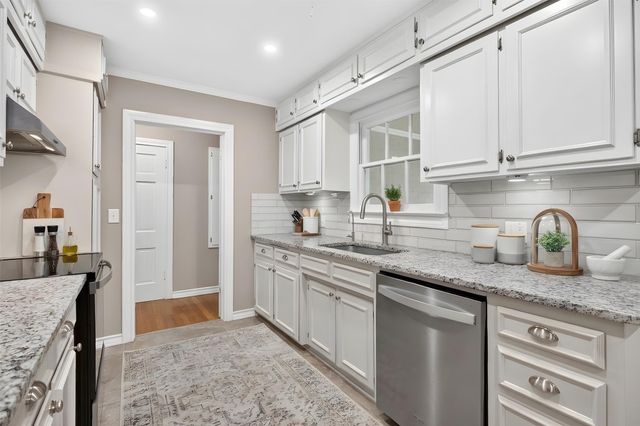202 S Tower Street, Weatherford, TX 76086