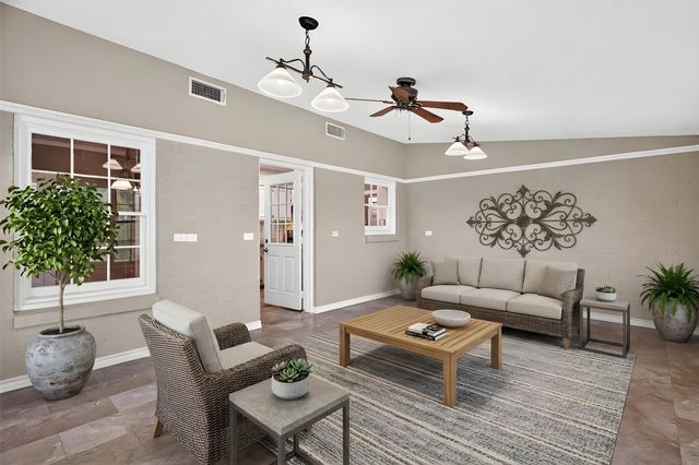 202 S Tower Street, Weatherford, TX 76086