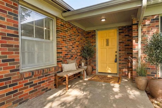 202 S Tower Street, Weatherford, TX 76086