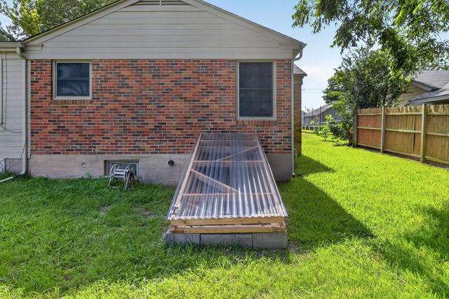 202 S Tower Street, Weatherford, TX 76086