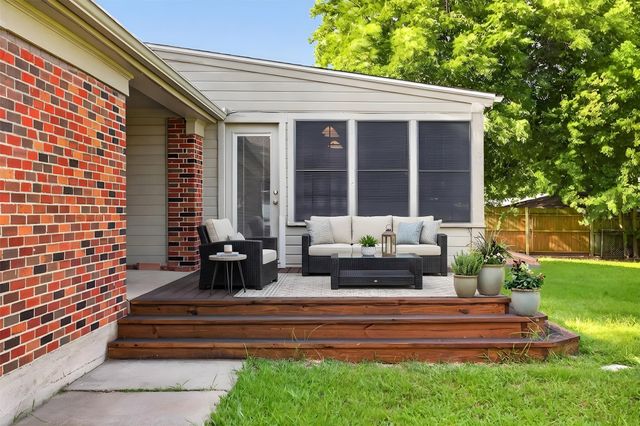 202 S Tower Street, Weatherford, TX 76086