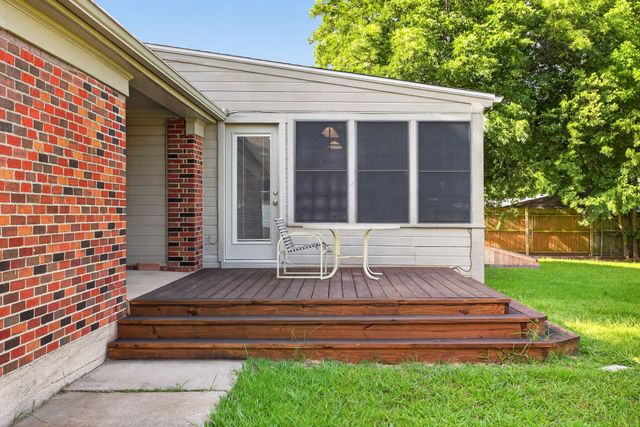 202 S Tower Street, Weatherford, TX 76086
