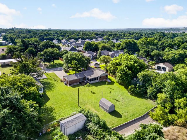 202 S Tower Street, Weatherford, TX 76086