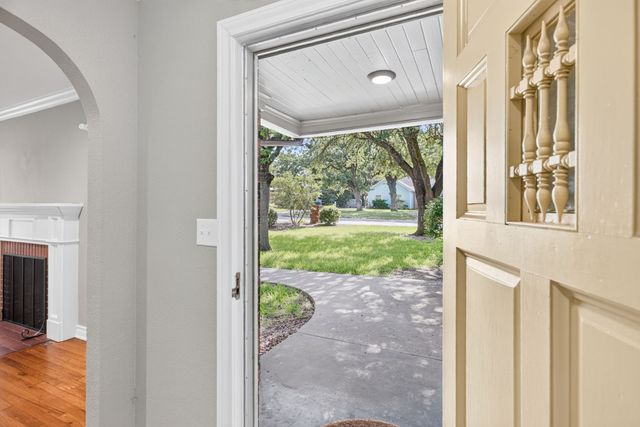 202 S Tower Street, Weatherford, TX 76086