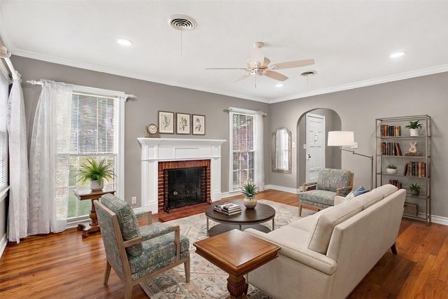 202 S Tower Street, Weatherford, TX 76086
