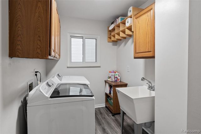 4325 Heatherstone Drive, Waterford, MI 48329