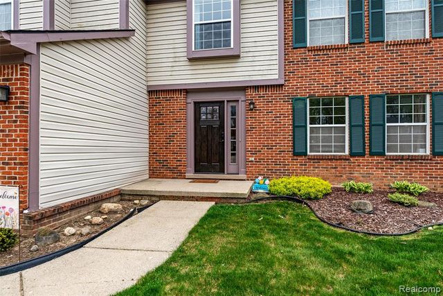 4325 Heatherstone Drive, Waterford, MI 48329