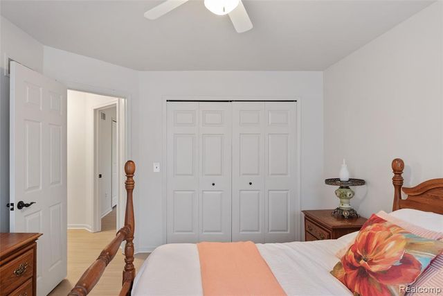 4325 Heatherstone Drive, Waterford, MI 48329
