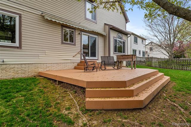 4325 Heatherstone Drive, Waterford, MI 48329