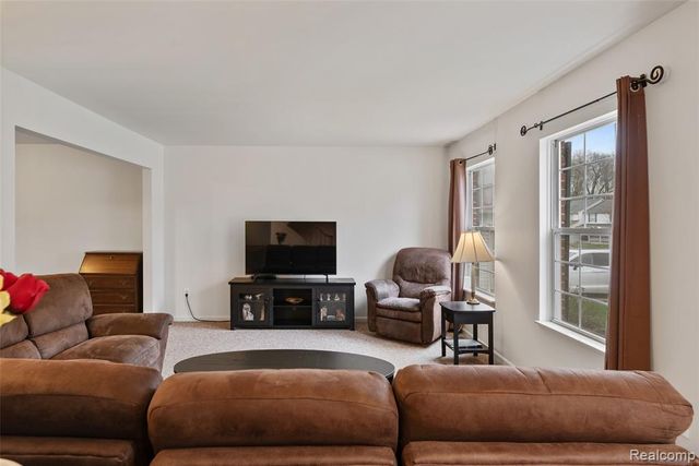 4325 Heatherstone Drive, Waterford, MI 48329