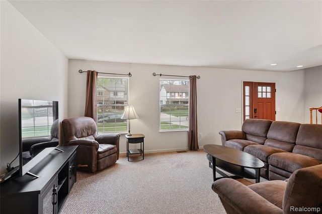 4325 Heatherstone Drive, Waterford, MI 48329