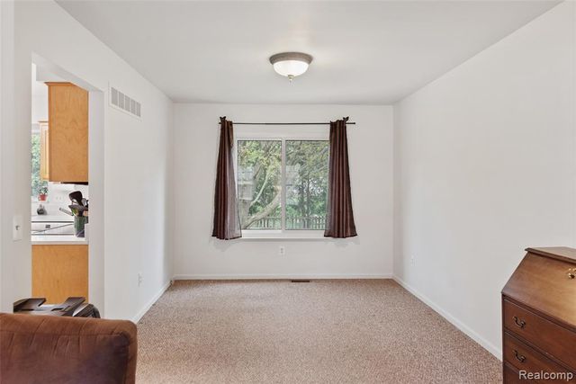 4325 Heatherstone Drive, Waterford, MI 48329