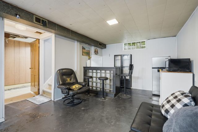 335 W 30th Street, Davenport, IA 52803