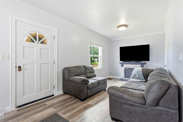 335 W 30th Street, Davenport, IA 52803