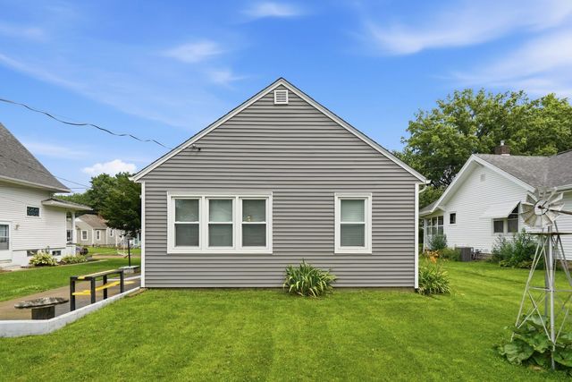 335 W 30th Street, Davenport, IA 52803