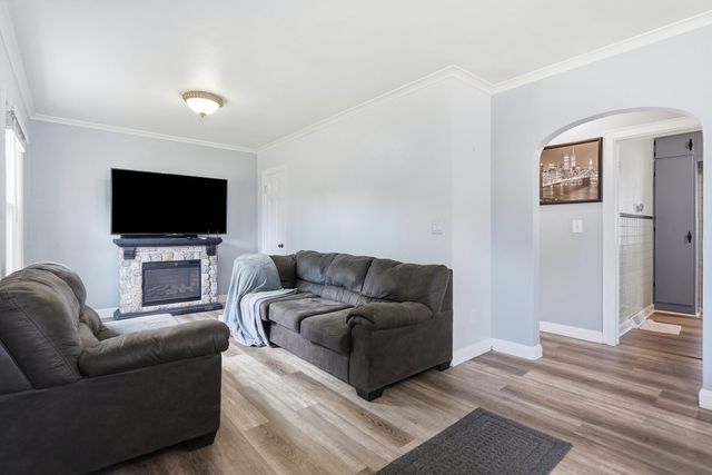 335 W 30th Street, Davenport, IA 52803