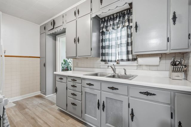335 W 30th Street, Davenport, IA 52803