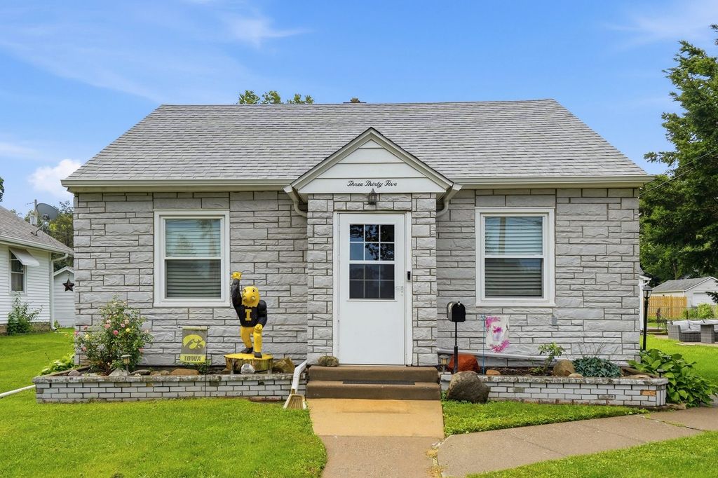335 W 30th Street, Davenport, IA 52803