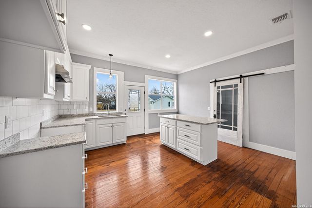 1612 Saint Peter, Gonzales, TX 78629