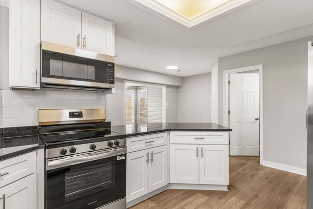 211 Old Towne Rd, Spartanburg, SC 29301